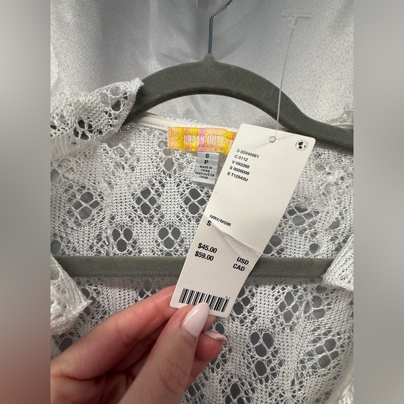 Urban Outfitters Women’s White Crochet Cardigan Size S Bell Sleeve NWT - Picture 2 of 3